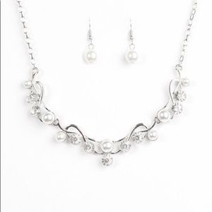 Tie the knot white necklace\earrings